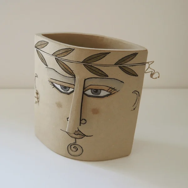 'Crowned' Couple Vases
