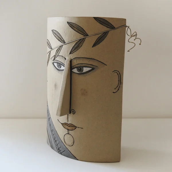 'Crowned' Couple Vases